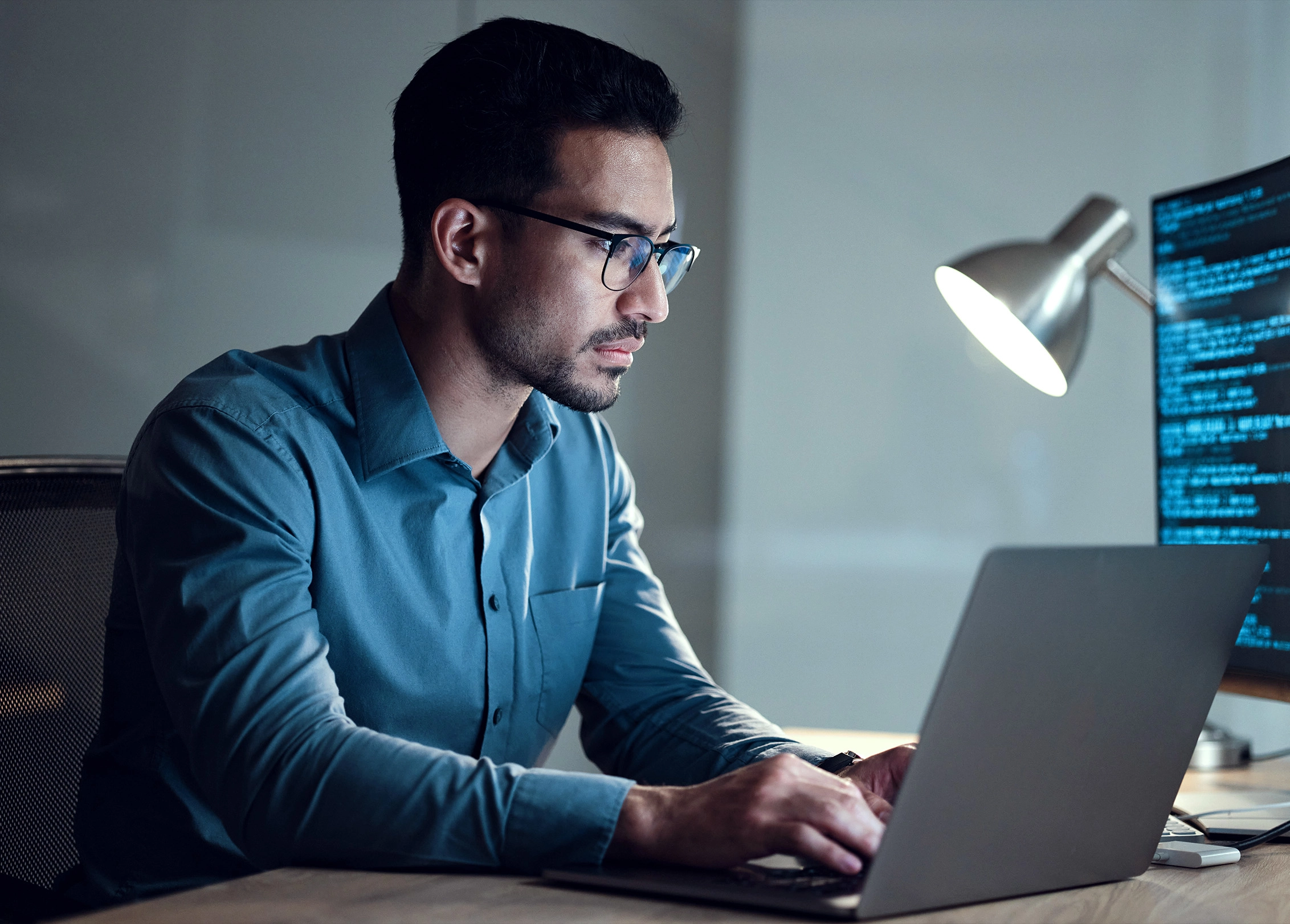 Pessoa implantando campanha